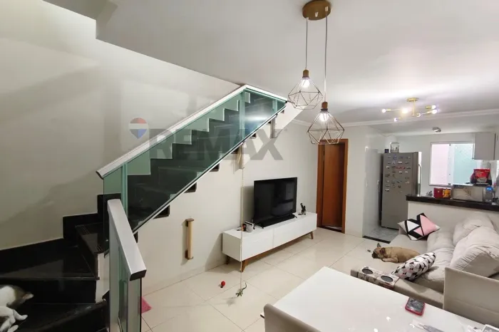 Casa Geminada Duplex 2 Quartos, Varanda e Vaga Coberta - Piratininga / Venda Nova