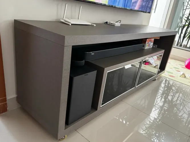 Rack com prateleira para sala TV