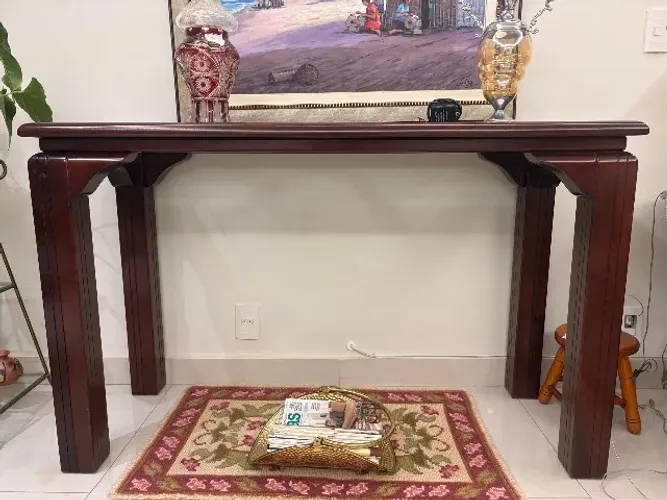 Aparador / Mesa Console em Madeira Maciça com Tampo de Vidro - Excelente Estado