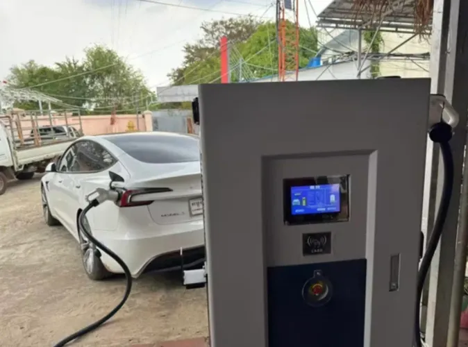 Estação de Recarga Veicular Elétrica (EV) - Totem Comercial