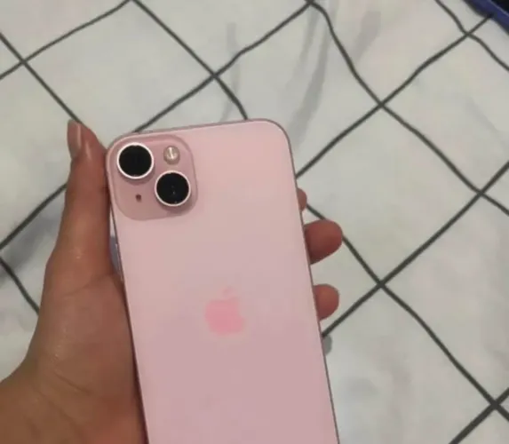 iPhone 15 com garatia da Apple bateria 94 única dona