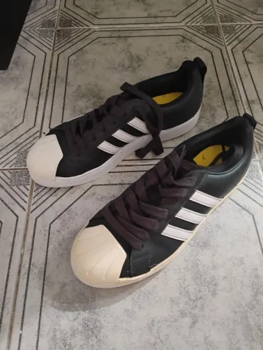 Tênis Adidas original Tam 36
