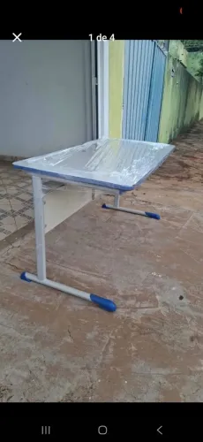 Mesa 1,50 x 0,70 - Base de Metal - Ótimo Estado