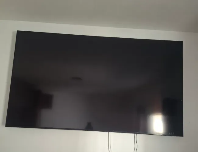 Tv Sansung 75" tela com listras