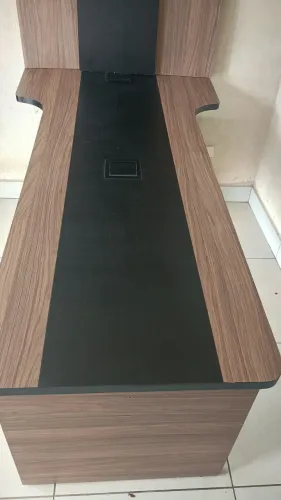 Mesa de reunião perfeito estado 
