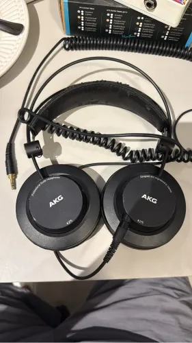 Fone AKG K275