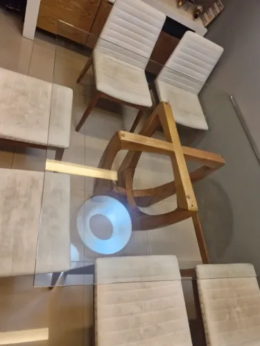 Mesa de jantar de vidro, pé de madeira, 6 lugares