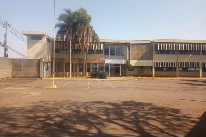 Galpão Comercial para Aluguel em Sumaré - 1900m²