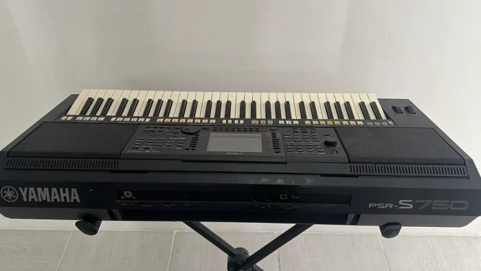Teclado Yamaha S-750