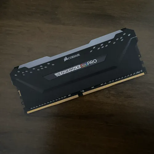 Memória RAM 32GB (1x32GB) DDR4 3200MHz CL16 Corsair Vengeance RGB PRO