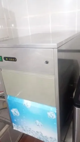 Máquina de gelo TH3 50kg/24H
