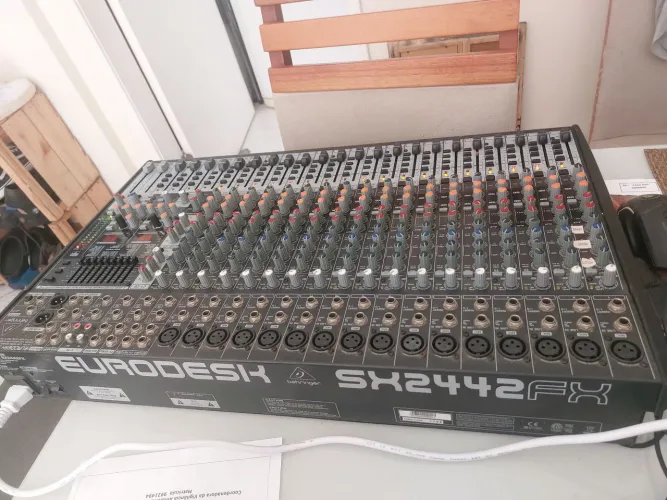 Mesa de som Behringer 