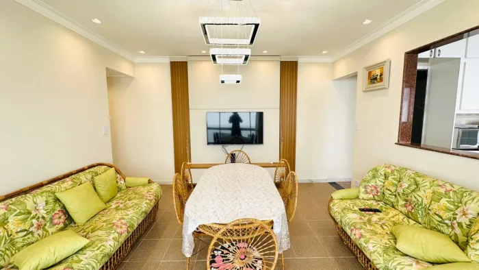 Apartamento reformado á venda na Enseada, Guarujá | QVista