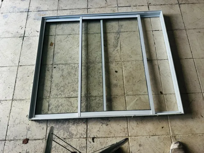 Janela de Alumínio Branco de Correr com Vidro 100x120cm - Ótimo Estado