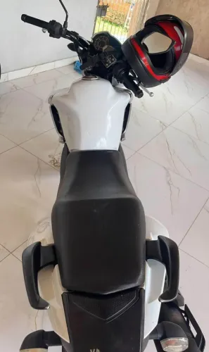 Moto em ótimo estado, documentos em dia.