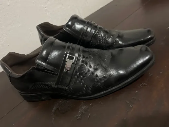 Sapato social preto de couro