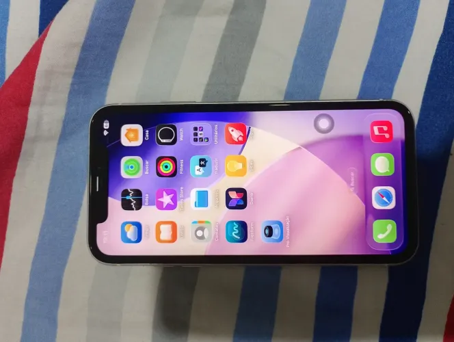 iPhone 11 64gb funcionando tudo, nada quebrado. 