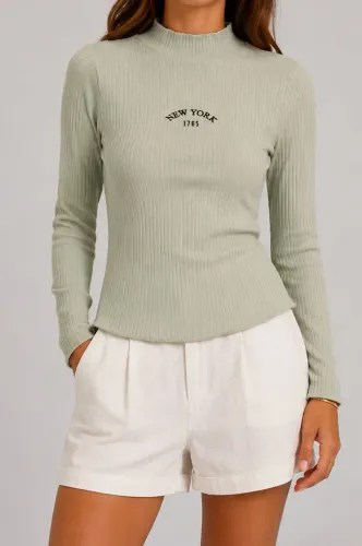 Blusa Gola Alta Verde Clara - Usada em perfeito estado