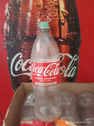 Vendo garrafa retornável da coca-cola 2 l.. 2 reais cada