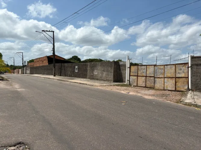 Vende-se grande área na estrada da Pirelli em Marituba/PA com 215.000m2