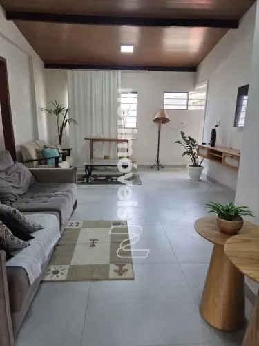 APARTAMENTO COM ÁREA PRIVATIVA TIPO CASA GEMINADA: