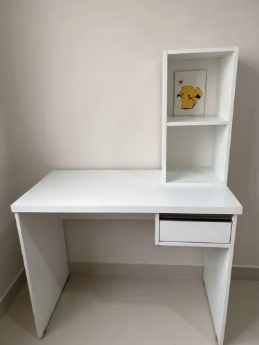 Escrivaninha Compacta Branca com Nicho e Gaveta