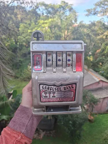 Mini Caça-Níquel Vintage - Cofre Mecânico Carousel LeBanque (Anos 80)