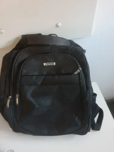 Vendo  . Mochila   preta..
