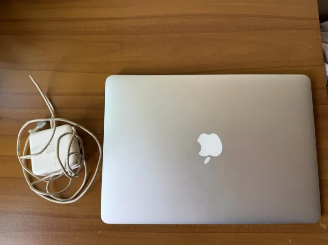 Macbook air i5 A1466 