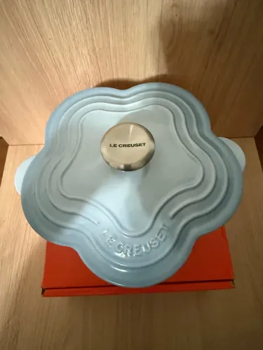 Le creuset panela flor costal blue
