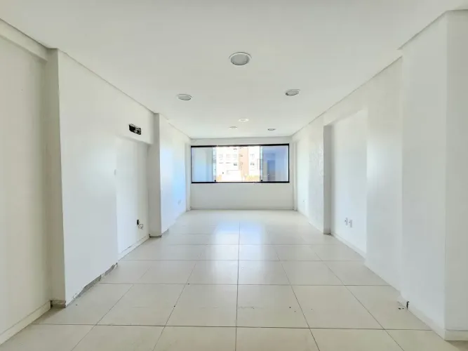 Escritório para venda com 32,44m² privados, frente Paraguassu, Centro - Capão da Canoa - R