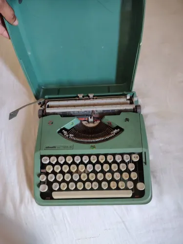 Máquina de escrever antiga 