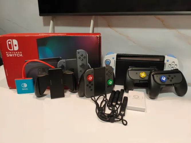 Nintendo Switch V2 - 256GB - Desbloqueado