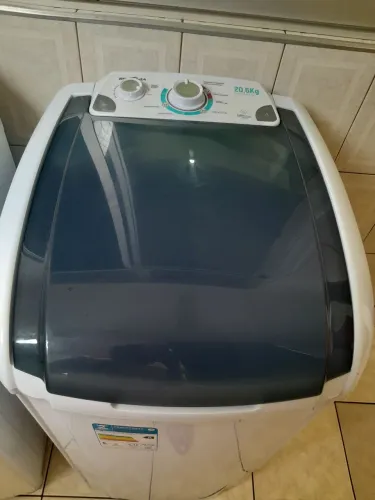 Vendo um Tamquinho britania 20,6 kg
