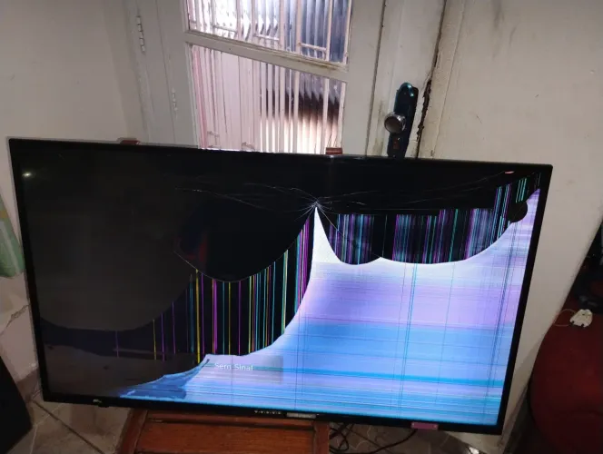 TV Philco LED SMart 43 Polegadas Modelo PH43E30DSGW Tela Quebrada Ligando