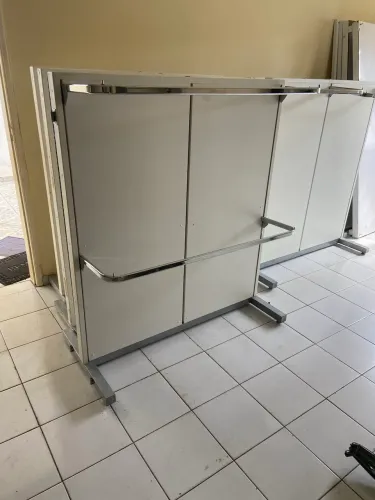 Vendo painel mostruário de roupas e tb p vários utilidades