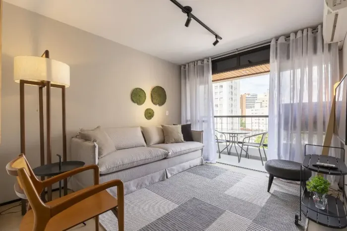 Excelente apartamento decorado e mobiliado no Cambuí, Edifício Carmel confira!
