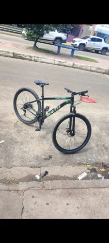 Vendo uma bicicleta aro 29 valor r$ 600 telefone e zap 91986-23-344