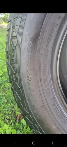 Pneus originais da Ram.