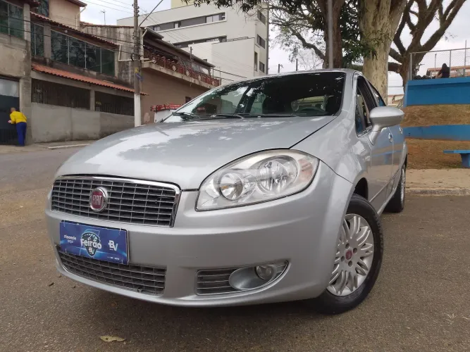 Fiat Linea Essence Dualogic 1.8 Flex 16V 4P 2012