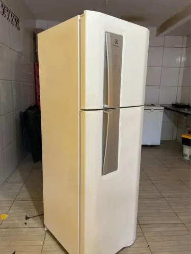Geladeira Frost free Electrolux 382L