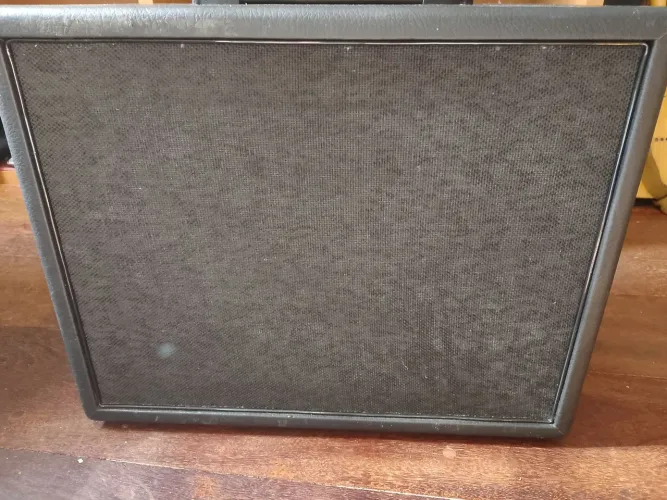 Gabinete de guitarra 1x12 (com falante)