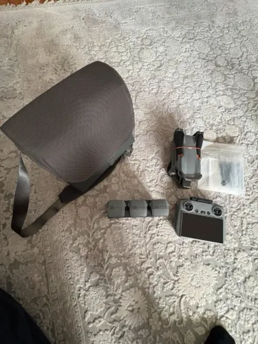 DJI Air 3 Fly More Combo - 21h de uso - Câmera Zoom Tele (3x) com defeito