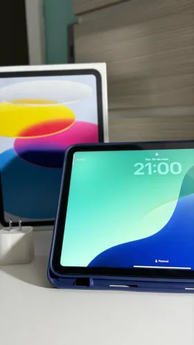 iPad 10ª Geração 64GB Azul - Impecável na Caixa + Capa e Película
