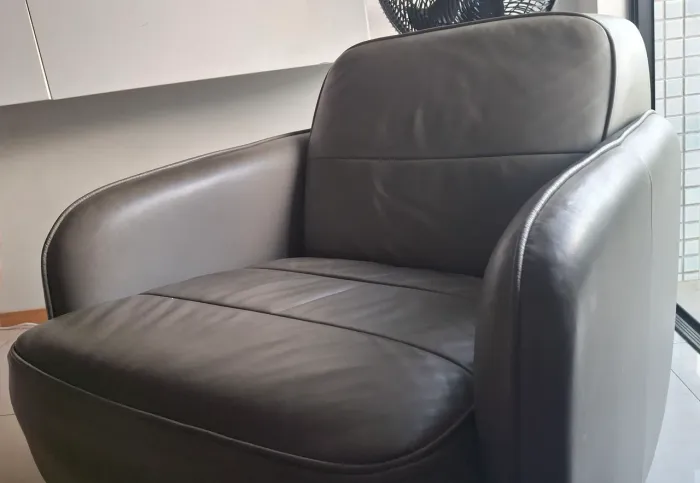 Vendo Poltrona Giratória