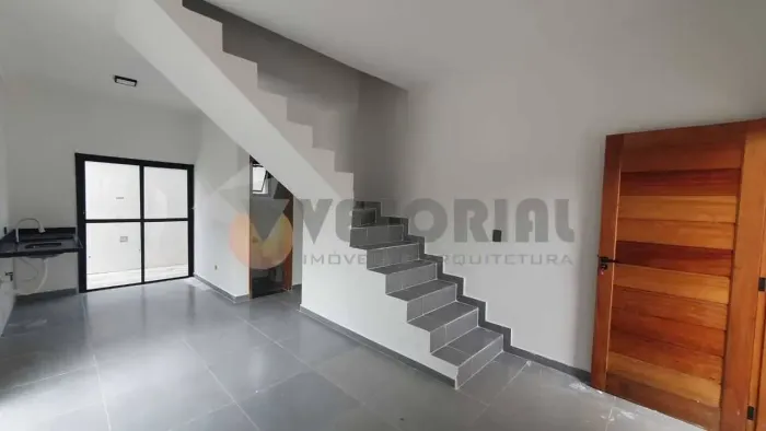 Sobrado individual com 02 dormitórios no Jardim Gaivotas - Caraguatatuba