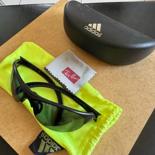 Óculos de sol Adidas Original (seminovo)