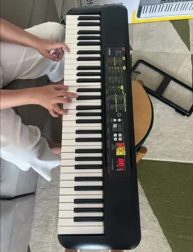 Yamaha PSR F52