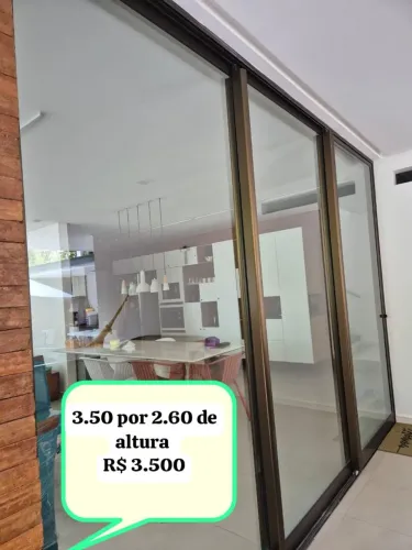 Vendo porta de alumínio com vidro 3.50 de largura por 2.60 de altura Junior 98857.4346
