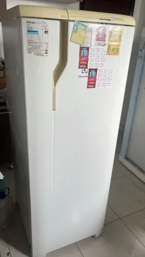Vendo geladeira com defeito no motor 